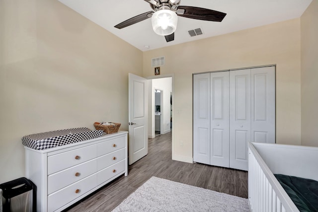 bedroom with ceiling fan, dark hardwood / wood-style floors, and a closet