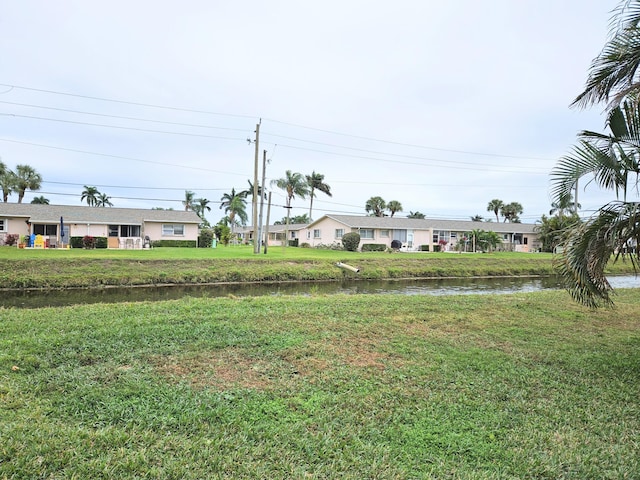 view of yard featuring a water view