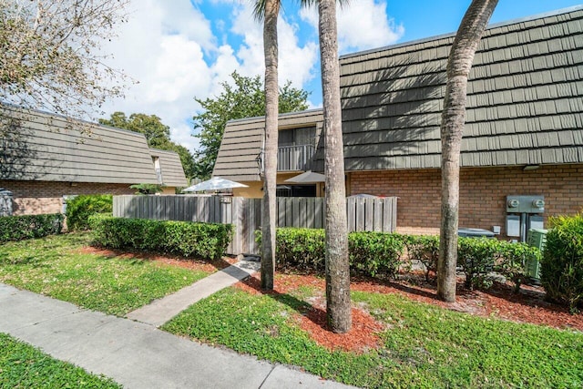 exterior space featuring a yard