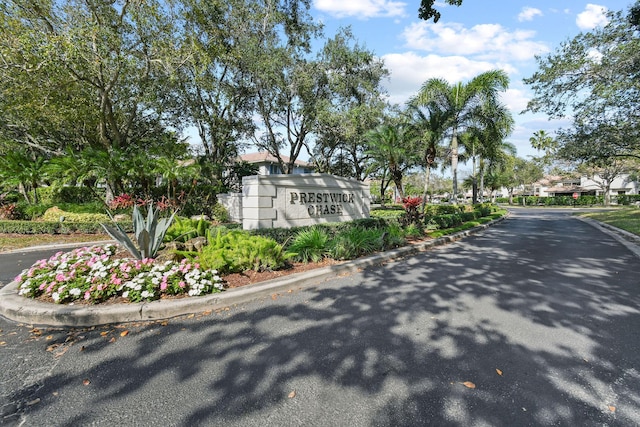 view of community / neighborhood sign