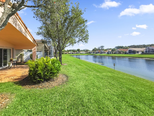 view of yard featuring a water view