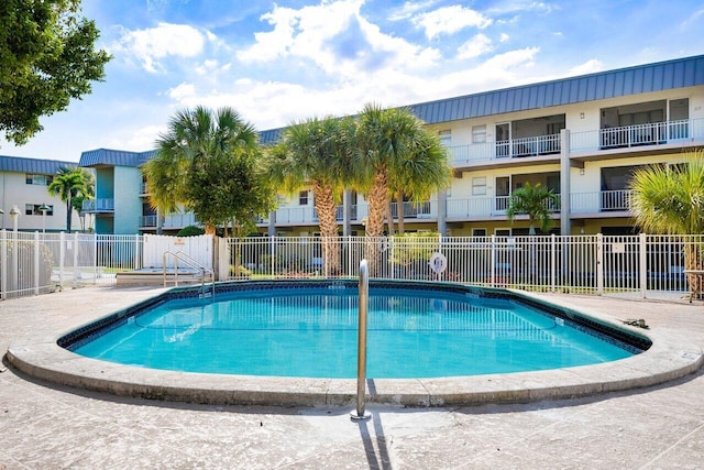 view of swimming pool