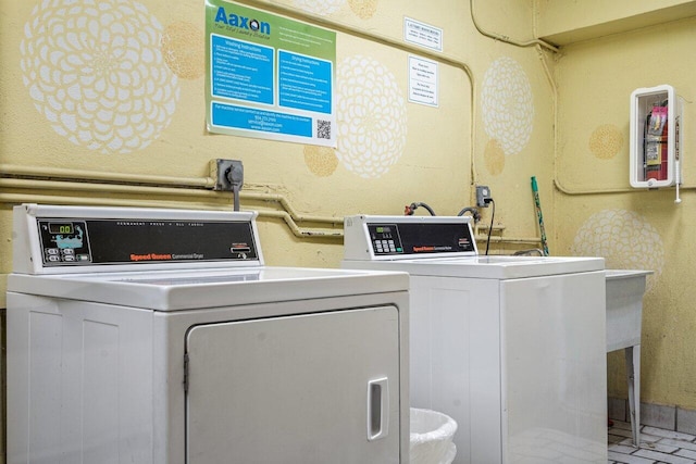 washroom featuring washing machine and dryer