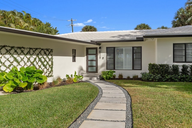 property entrance featuring a yard