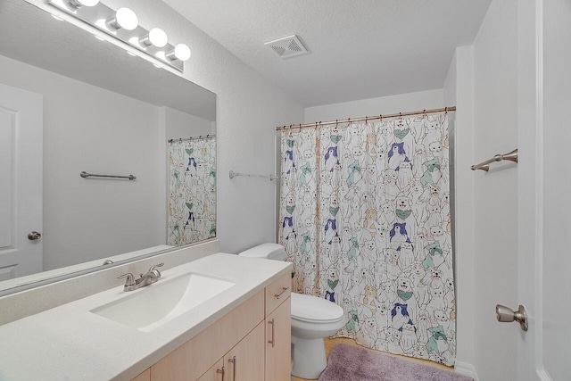 full bath with visible vents, a shower with curtain, toilet, a textured ceiling, and vanity