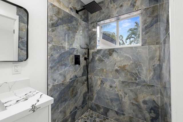 bathroom featuring tiled shower