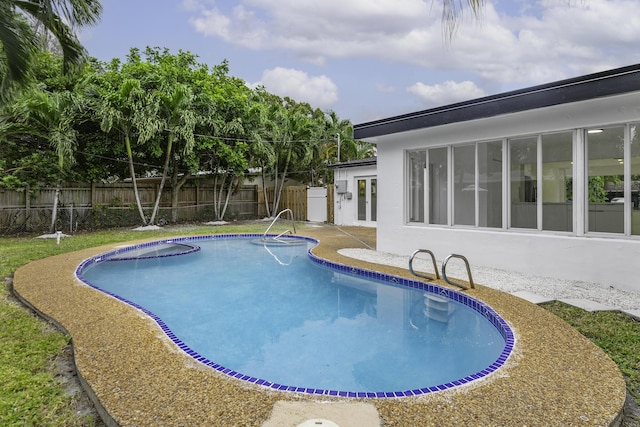 view of swimming pool