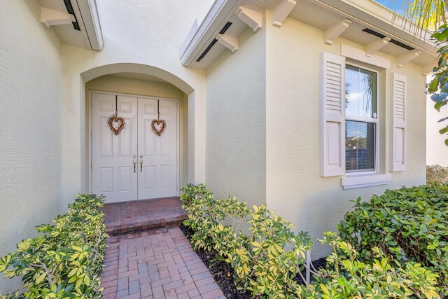 view of front of home featuring a front yard