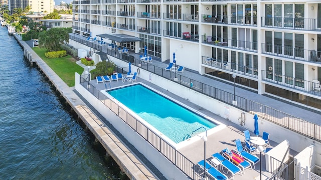 view of swimming pool featuring a water view