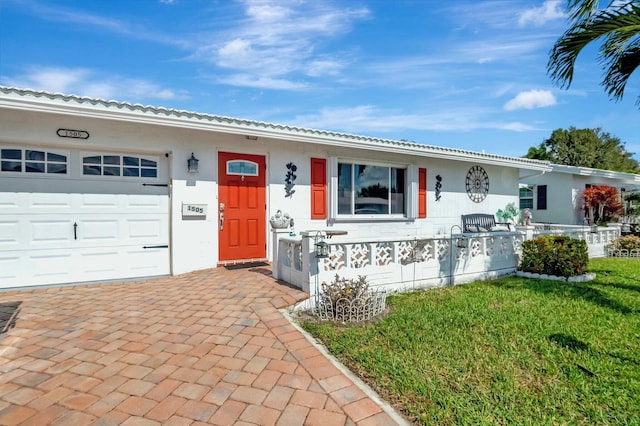 view of front of house featuring a garage and a front lawn