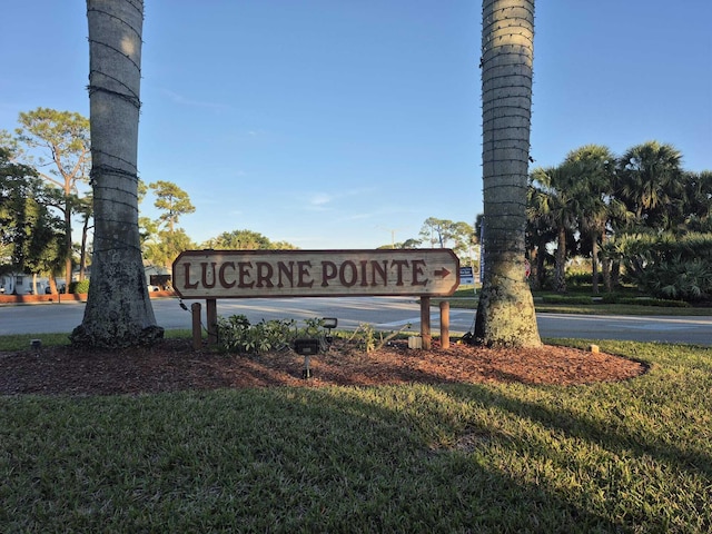 community / neighborhood sign with a yard