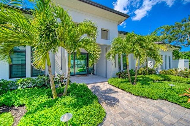 81 S River Rd, Stuart, FL 34996 - view of front of house featuring stucco siding