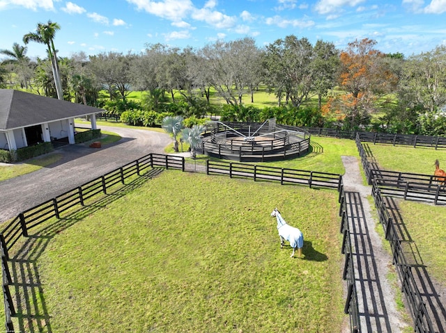 view of yard featuring a rural view