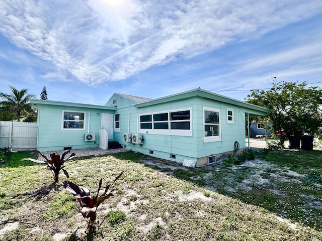 back of house featuring a yard