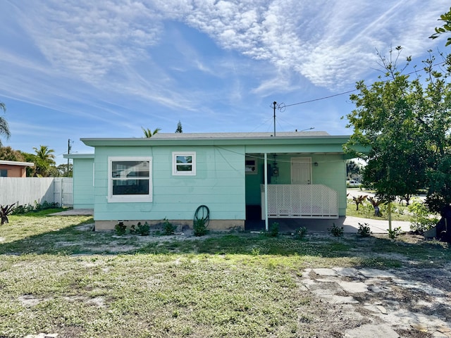 view of front of house with covered porch and a front yard