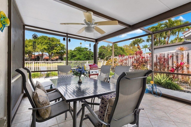 sunroom / solarium with ceiling fan