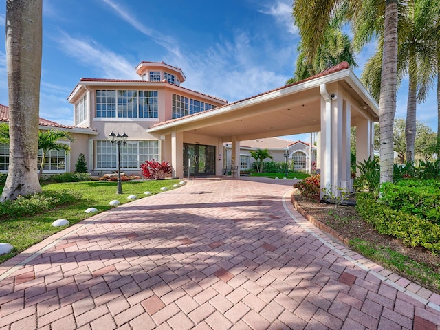 view of front of property with a front lawn