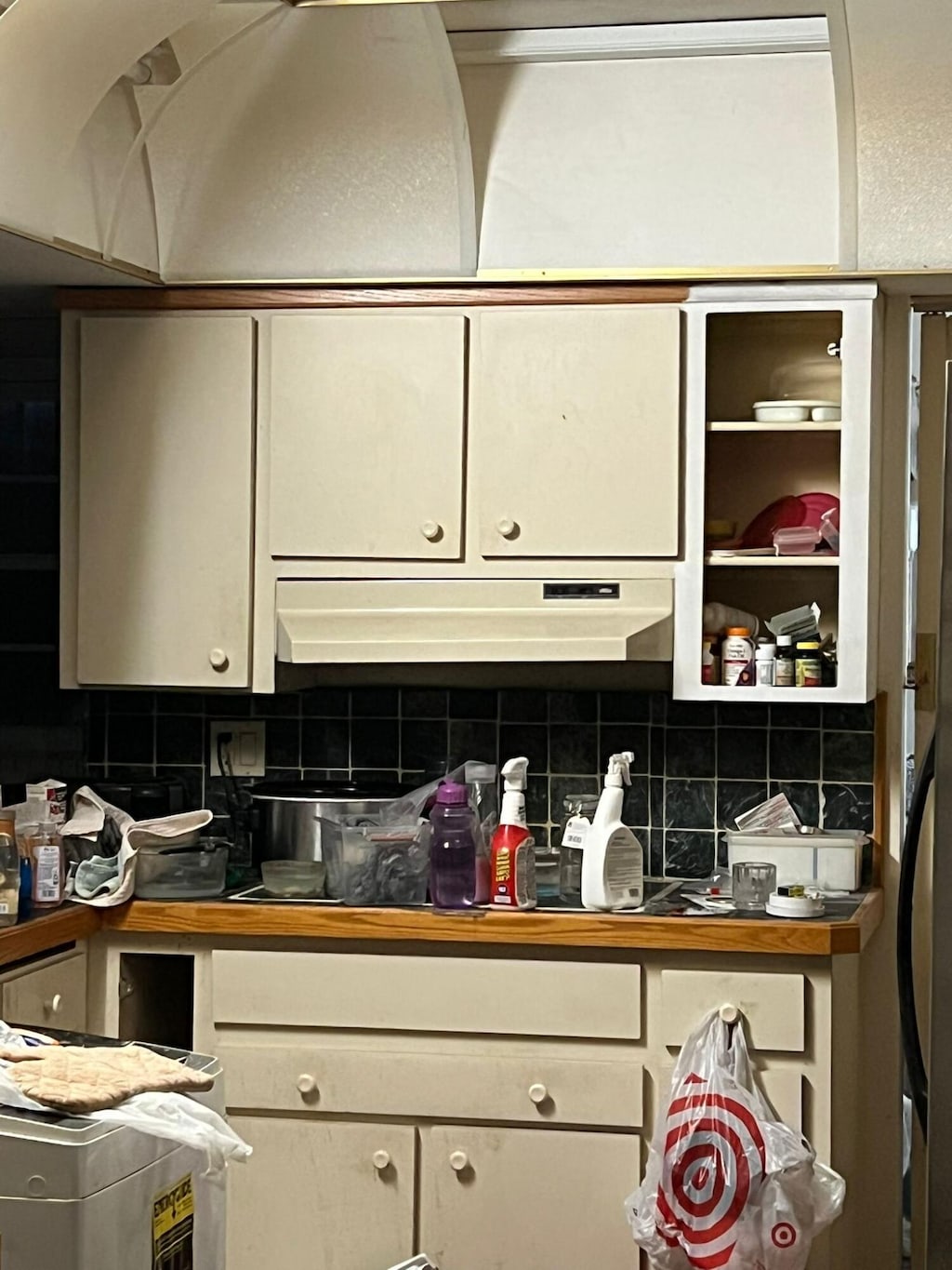 kitchen featuring backsplash