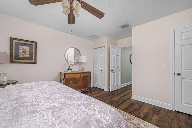 bedroom featuring ceiling fan, dark hardwood / wood-style flooring, a closet, and a textured ceiling