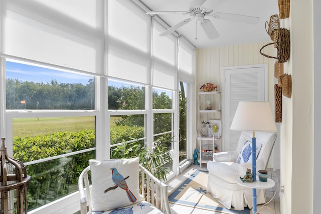 sunroom / solarium with ceiling fan