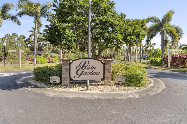 view of community / neighborhood sign