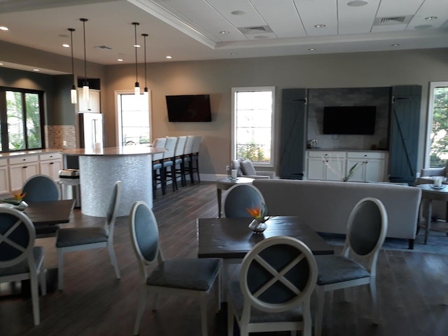 4582 San Fratello Cir, Lake Worth, FL 33467 - dining area with dark wood-style floors, baseboards, recessed lighting, and a raised ceiling