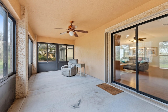 sunroom with ceiling fan