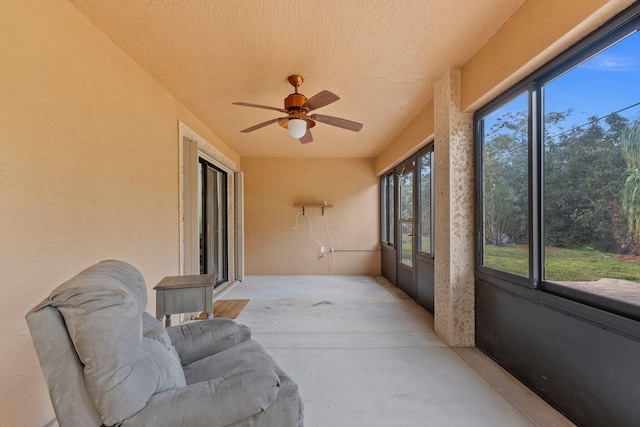 sunroom with ceiling fan