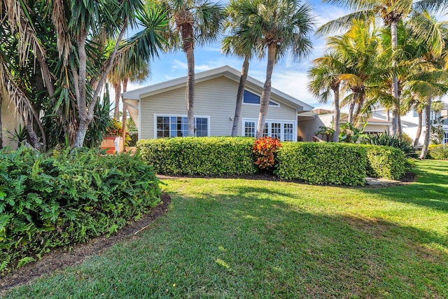 view of side of property featuring a lawn