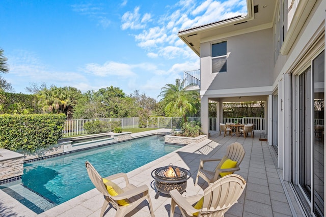 view of pool with an in ground hot tub, a patio, and an outdoor fire pit