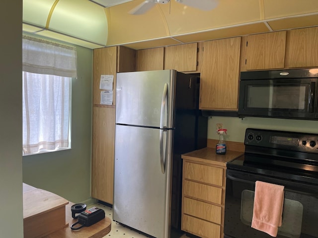 kitchen featuring black appliances and ceiling fan