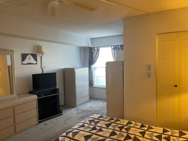 unfurnished bedroom featuring light carpet, ceiling fan, and a textured ceiling