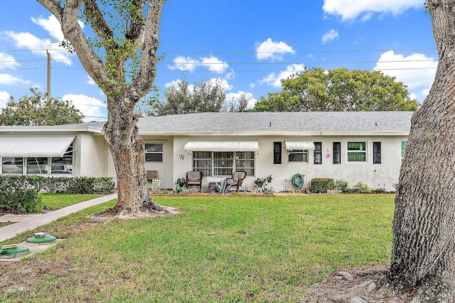 single story home featuring a front lawn