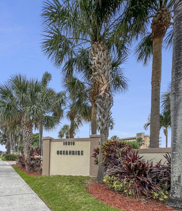 view of community / neighborhood sign