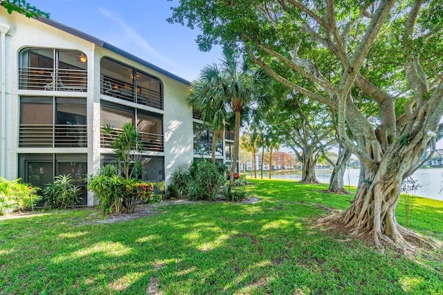 view of yard featuring a water view