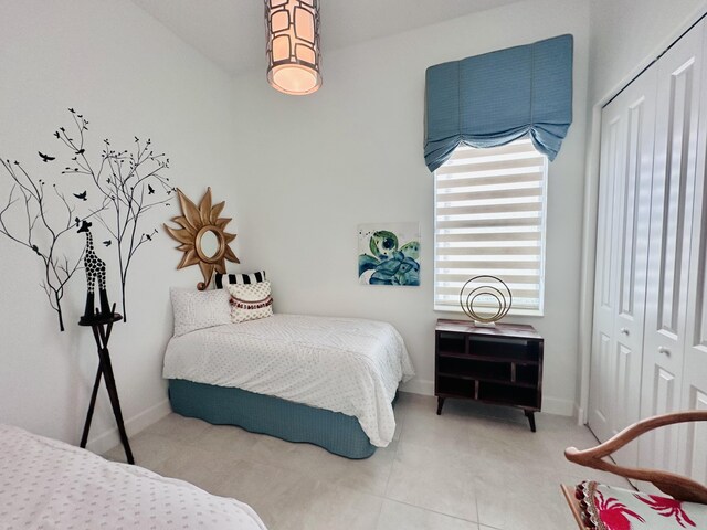 bedroom with a closet