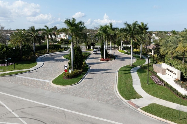 view of property's community featuring a yard