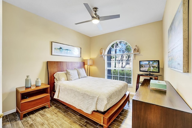 bedroom with ceiling fan