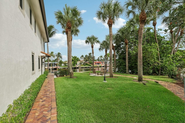 view of yard featuring a water view