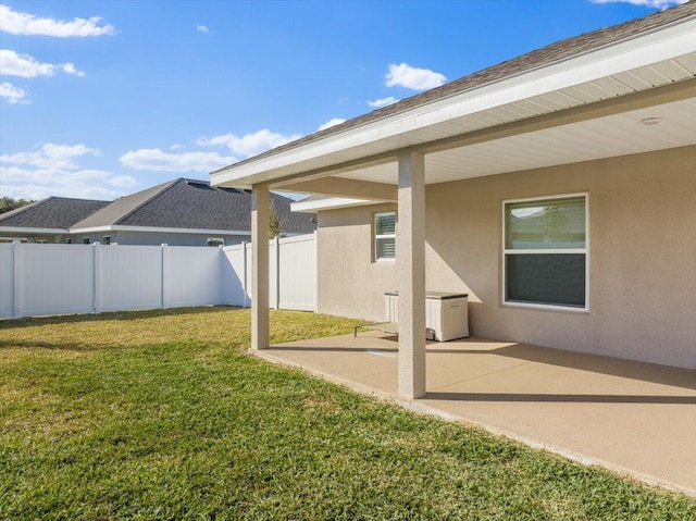 view of yard featuring a patio