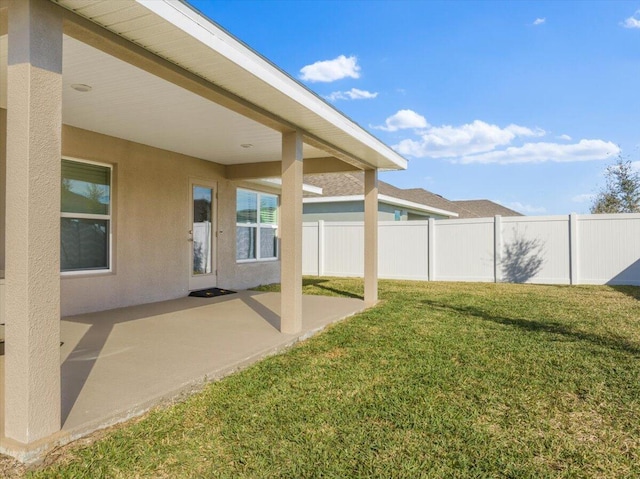 view of yard featuring a patio