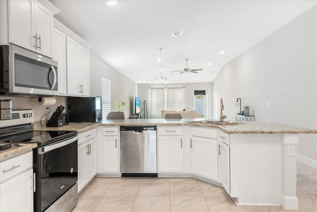 kitchen featuring sink, ceiling fan, appliances with stainless steel finishes, white cabinets, and kitchen peninsula