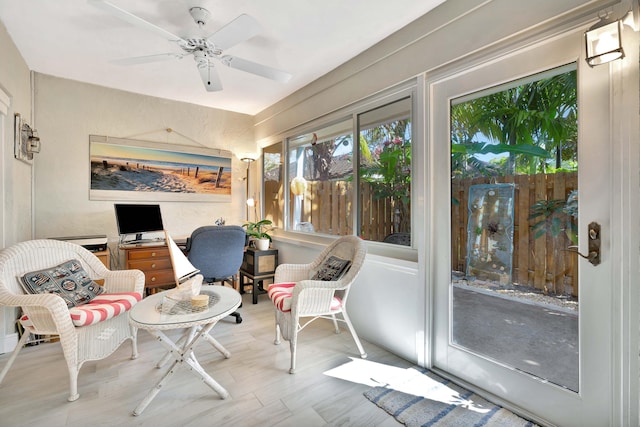 sunroom with ceiling fan