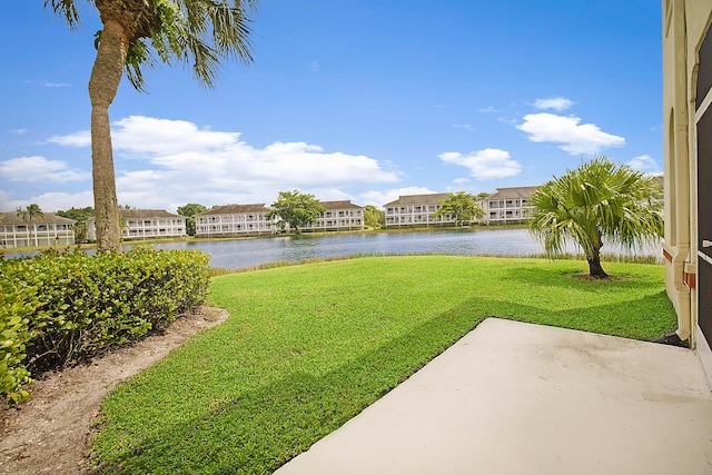 view of yard featuring a water view