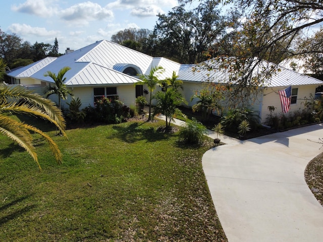 view of front of property with a front lawn