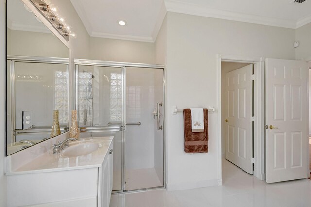 unfurnished bedroom with ornamental molding, light hardwood / wood-style floors, a closet, and ceiling fan