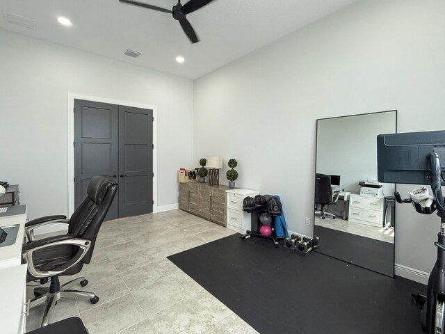 bedroom with ceiling fan