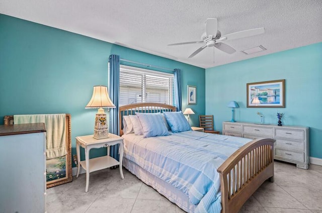 bedroom featuring ceiling fan and a textured ceiling