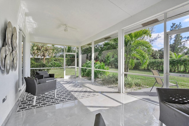 sunroom with ceiling fan