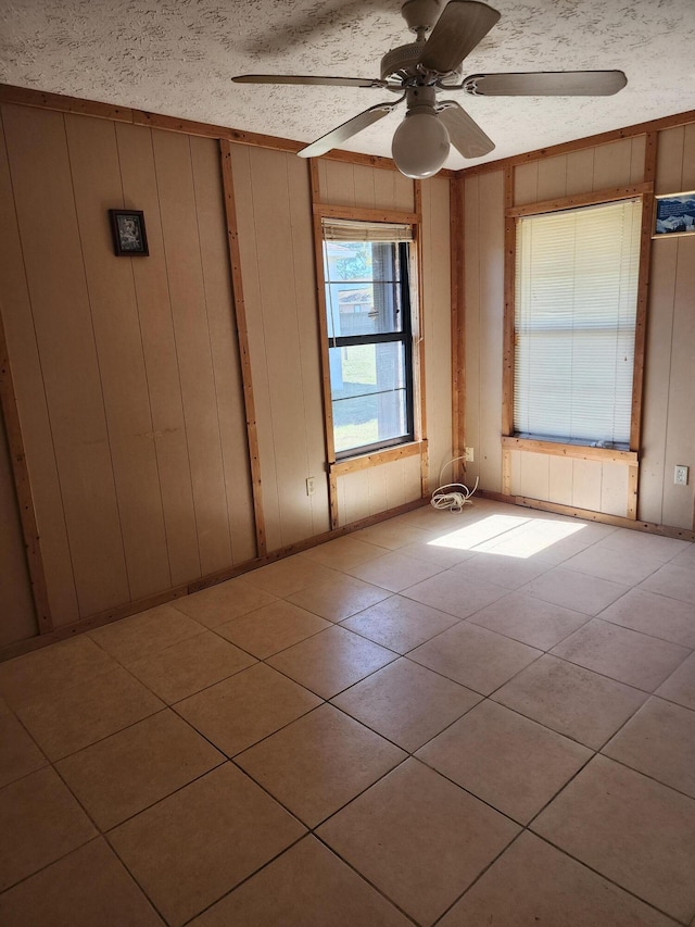 spare room with ceiling fan and a textured ceiling